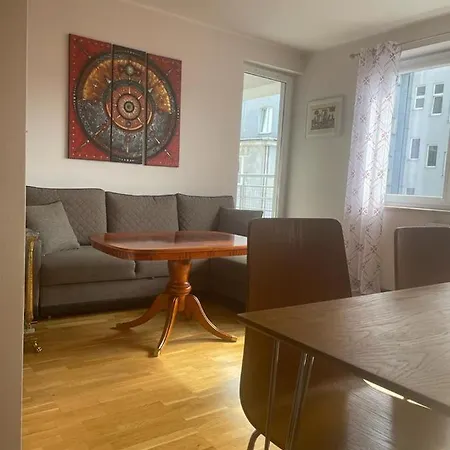 Kamienica Gdynska 35 *